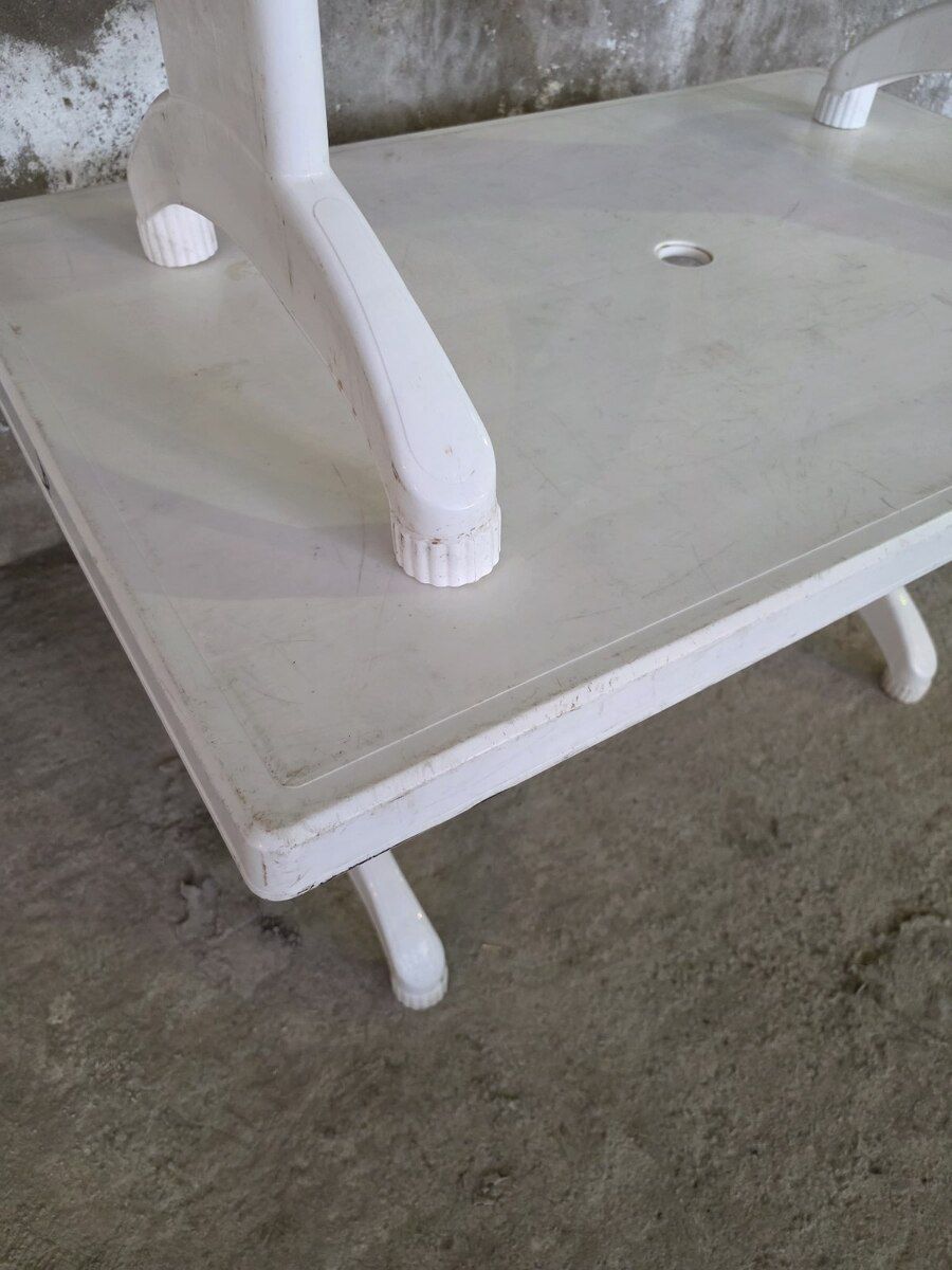Plastik masalar — Mallar, Bakı (3)