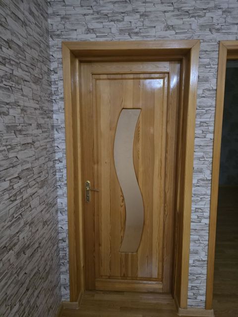 Taxta otaq qapısı — 5 ədəd, 200×90 sm, şüşə dekorlu