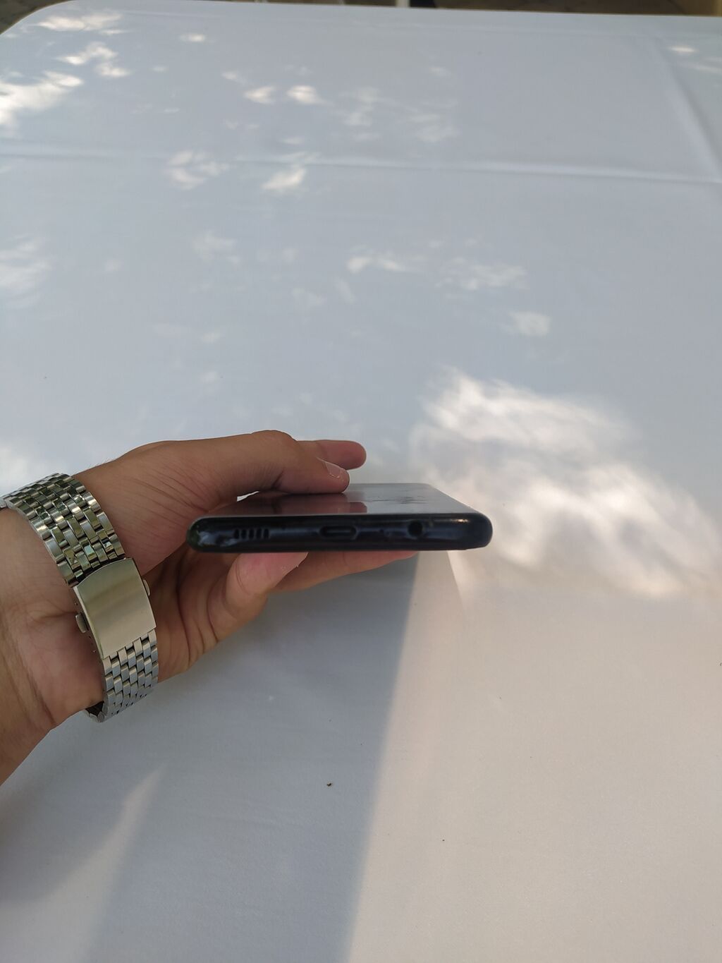 Məhsul: Smartfon Xüsusiyyətlər və detallı təsvir: - Korpus rəngi