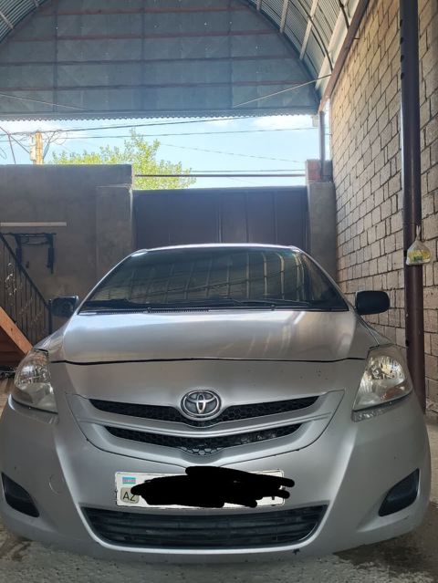 Toyota Yaris: 1.3 l | 2008 il Sedan