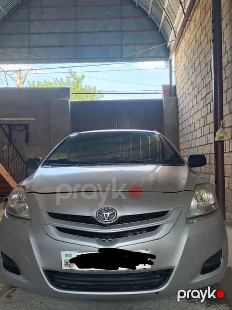 Toyota Yaris: 1.3 l | 2008 il Sedan