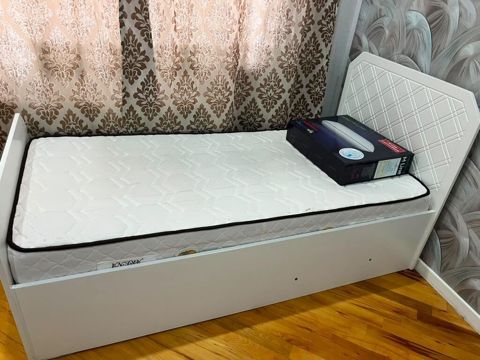Tək nəfərlik bazalı çarpayı 200 azn. Matras və yeni ortopedik balış