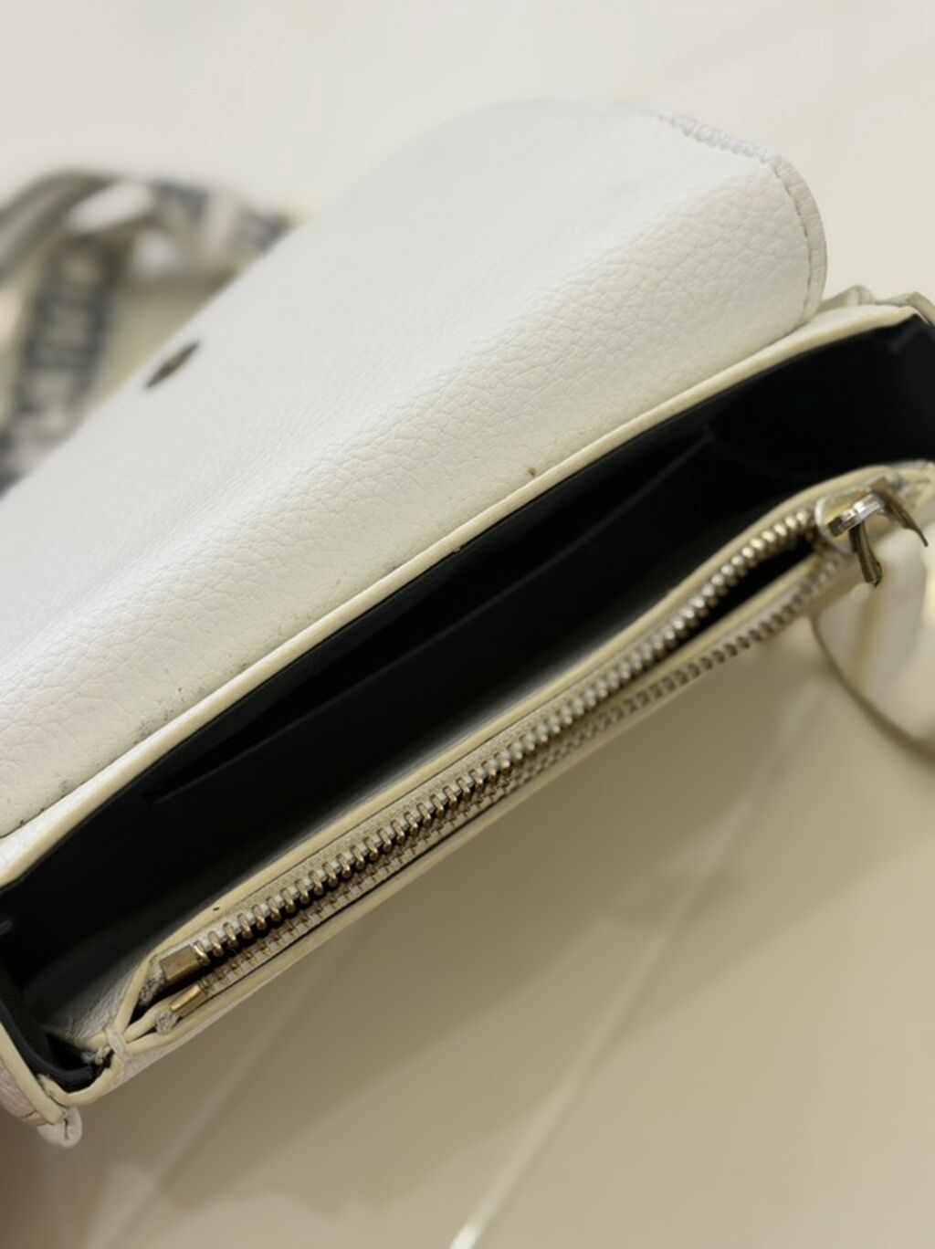 Emporio Armani çiyin çantası – ağ rəng, dənəvər teksturalı dəri — Çantalar, Gəncə (3)