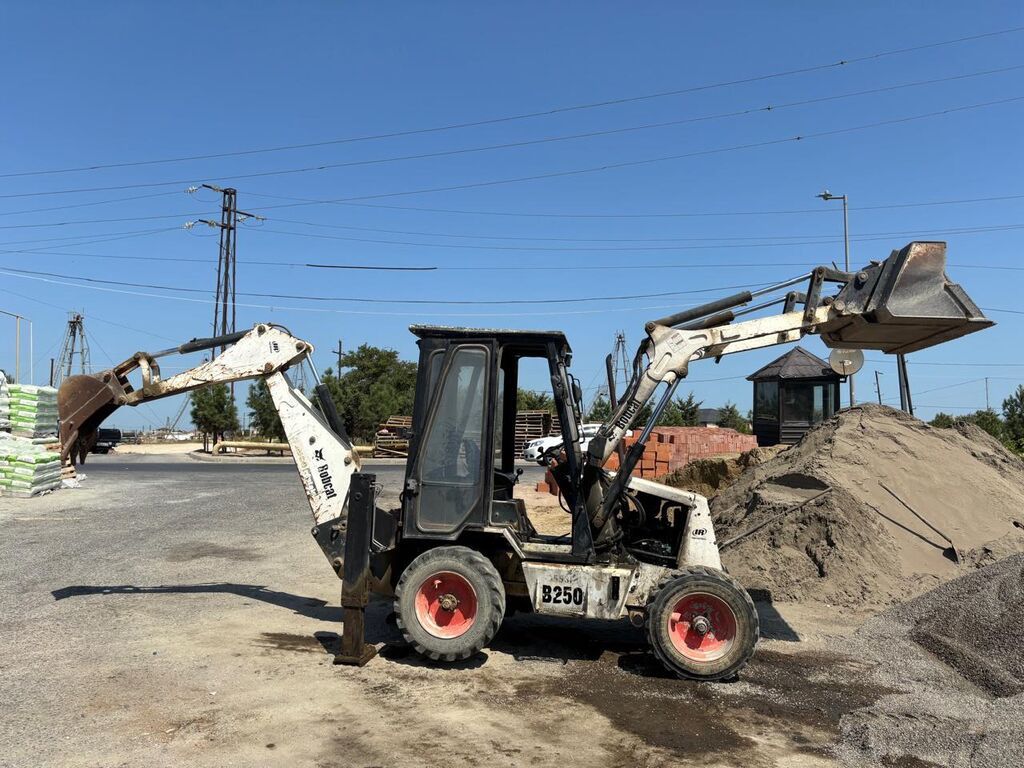 Bobcat B250 ekskavator-yükləyici - Markalı model: Bobcat B250 (IR – — Ekskavatorlar, Bakı (3)