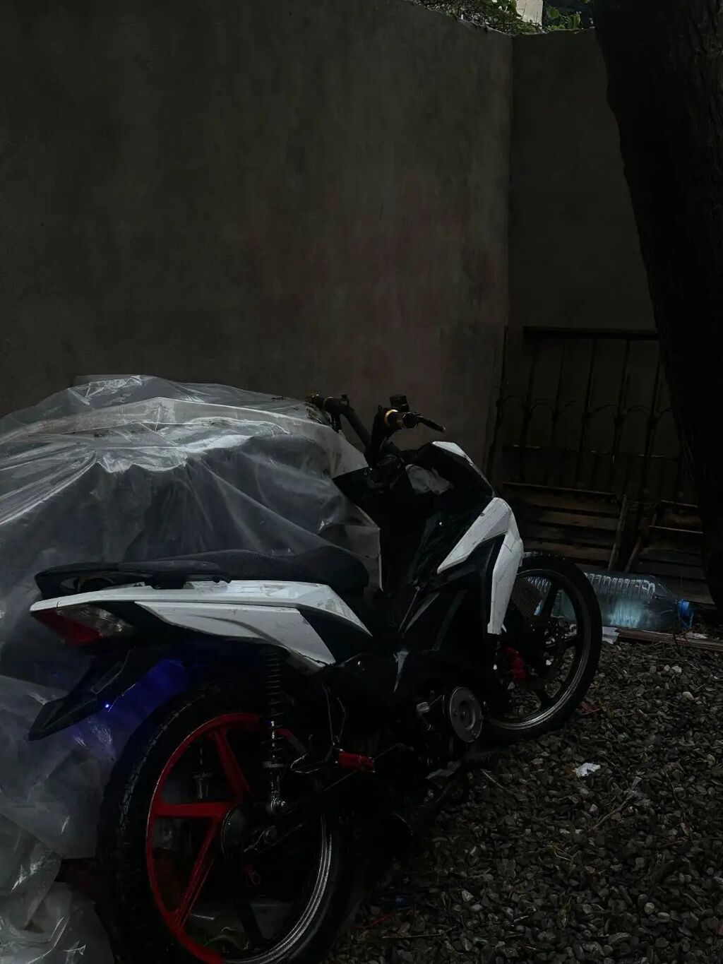 Sport üslublu skuter/moped Salam motoskilet işlək vəziyyətdə deyil