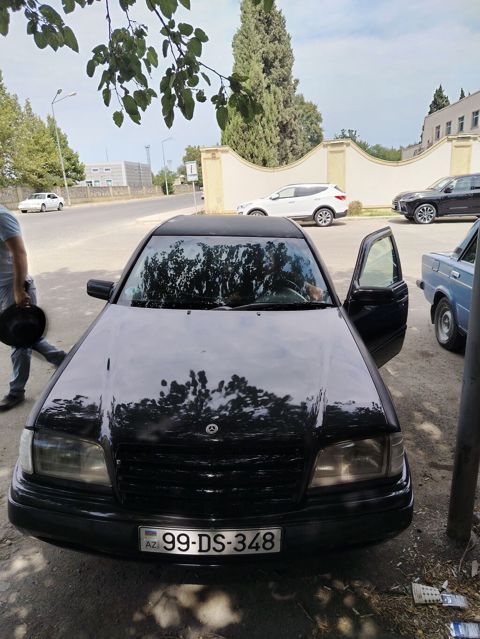 Mercedes-Benz C-Class: 1.8 l | 1997 il Sedan