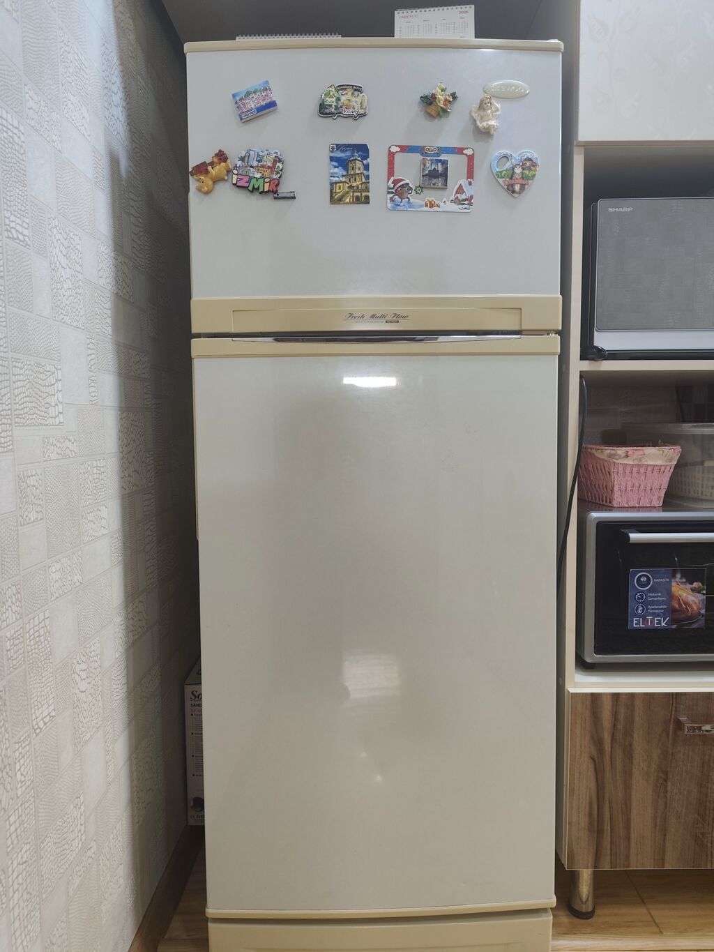 İkiqapılı soyuducu təqdim olunur. heç bir problemi yoxdur köçlə