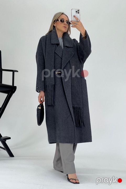 Qadınlar üçün qara‑boz rəngdə uzun palto - Model: uzun, döşəməyə