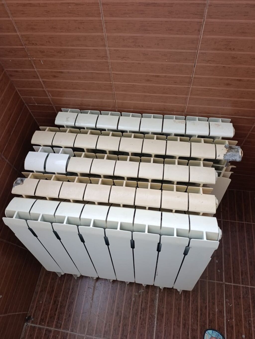 SATILIR‼️RADİYATOR.5ədəd.Qiymət:200AZN✅Ünvan:Qaraçuxur(ASƏF) — Radiatorlar, Masazır