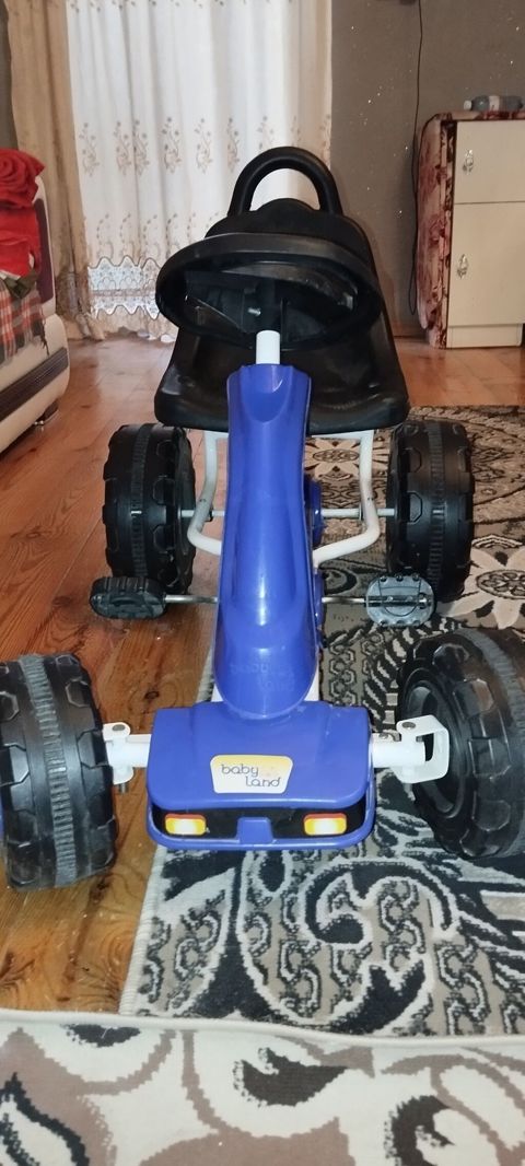 Uşaq pedal maşını – Baby Land markası - Rəng: mavi/ağ şassi, qara