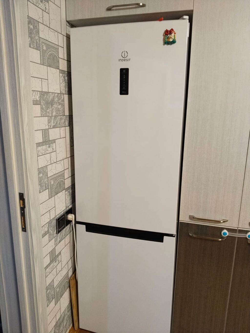 İndesit soyuducu satılır📍tam işlek📍400azn✅Unvan Lehiş bağları 8899 — Soyuducular, Bakı