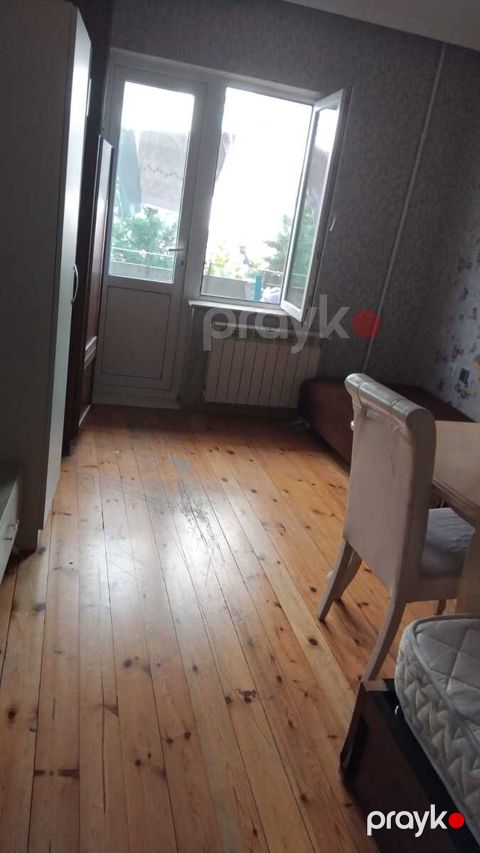 İcarəyə verilir 5 otaqlı köhnə tikili 130 m²