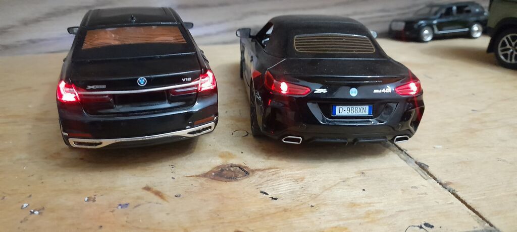 Bmw 1:24 Ölçü 2 sinin qiyməti 25₼ dır Səsləri işıqları İşləyir Hər — Mallar, Bakı (2)
