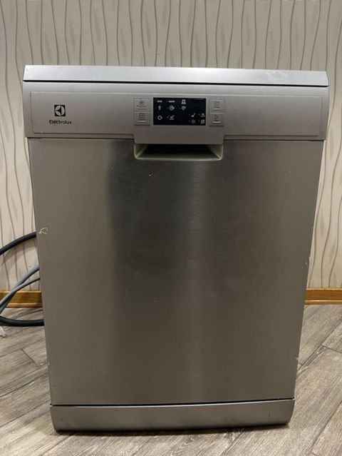 Electrolux qabyuyan maşın – tam ölçülü, paslanmayan polad korpuslu