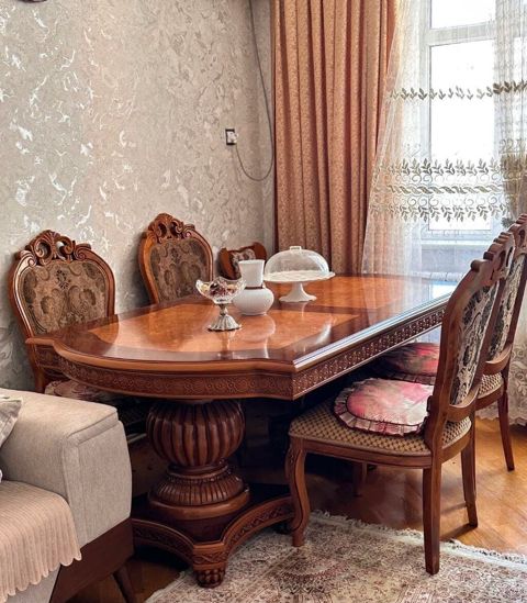 *Sada* . Masa ve 5 eded stull. 300 AZN Ölçüsü 190*115 açılanda 230
