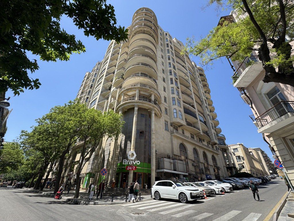 Satılır 5 otaqlı yeni tikili 230 m² — Mənzil, Bakı