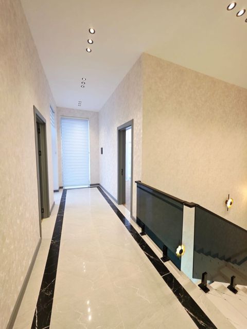 Şüvəlanda 3 sotda hovuzlu 2 mərtəbəli villa satılır