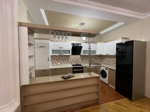 Pluton restoranı yaxınlığında 2 mərtəbə mansardlı villa satılır