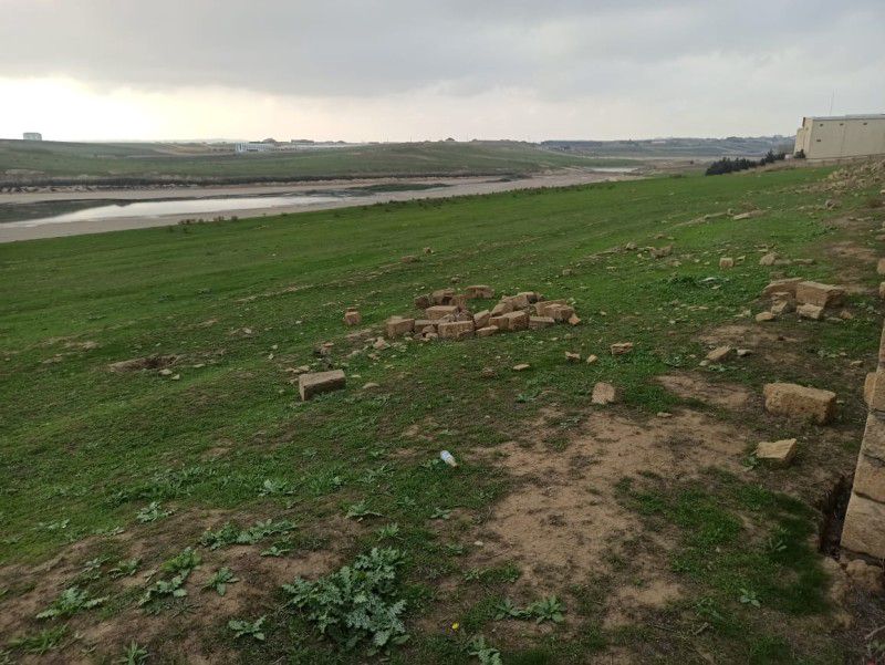 Novxanı yol qiraginda torpaq satilir