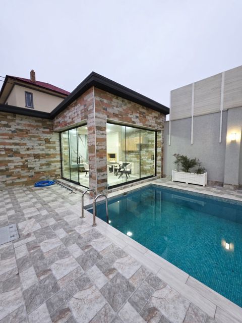 Mərdəkanda 2 mərtəbəli hovuzlu villa satılır