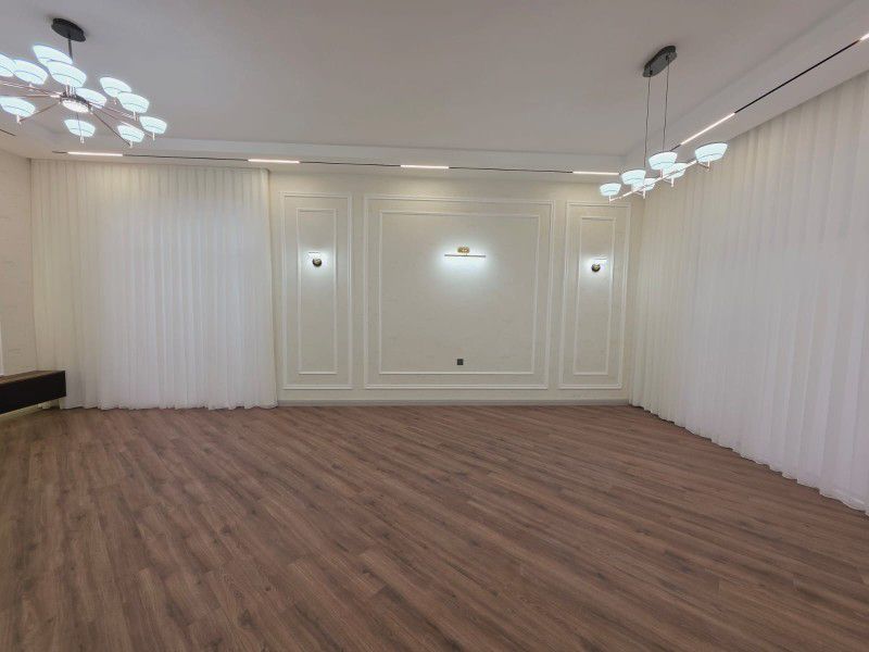 Şüvəlanda 4.5 sot torpaq sahəsində 200 m²-lik villa satılır