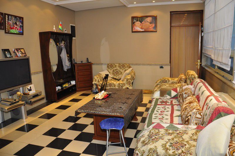 Gənclikdə "Milyonerlər Məhəlləsi"də, 3 mərtəbəli Villa