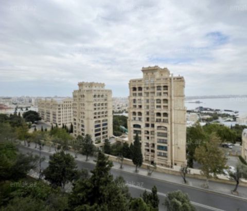 Dağüstü parkın yaxınlığında 4 otaqlı mənzil satılır