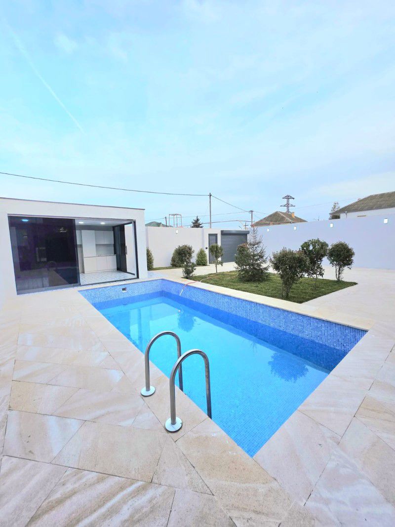 Şüvəlanda TAM ƏŞYALI 5 sot torpaq sahəsində 180 m² dacha satılır