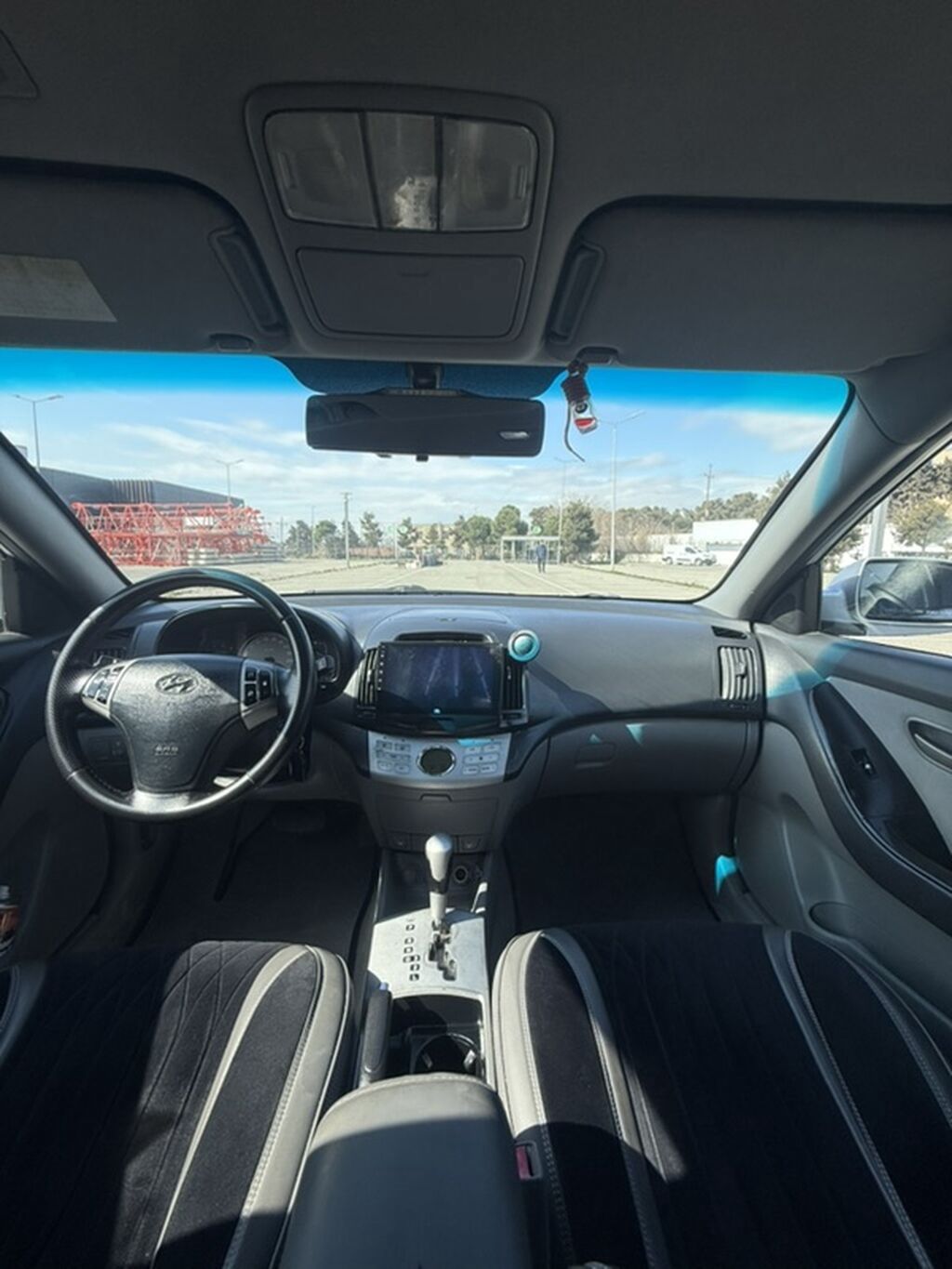 Hyundai Elantra sedan – gümüşü rəng, Azərbaycan nömrə nişanı — Avto, Bakı (9)