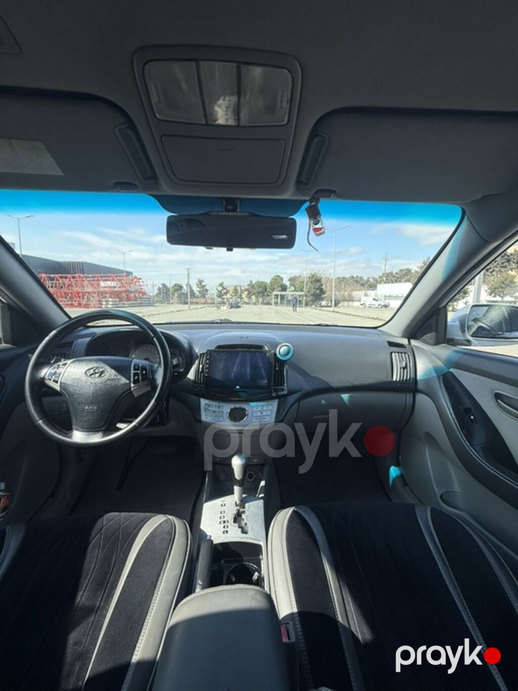 Hyundai Elantra sedan – gümüşü rəng, Azərbaycan nömrə nişanı — Avto, Bakı (9)
