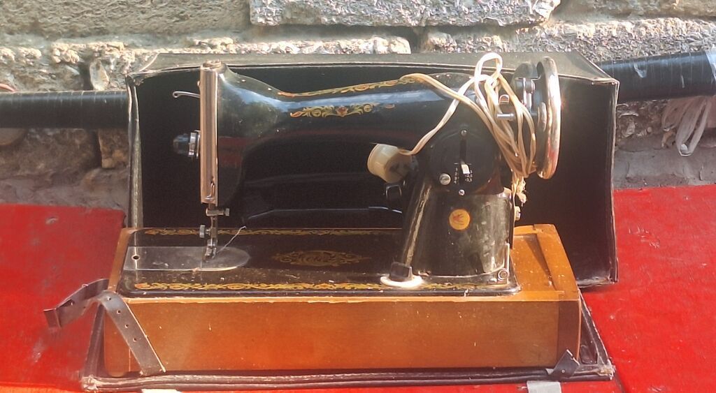 Elektrikli tikiş maşını – klassik mexaniki konstruksiya - Korpus — Elektronika, Bakı