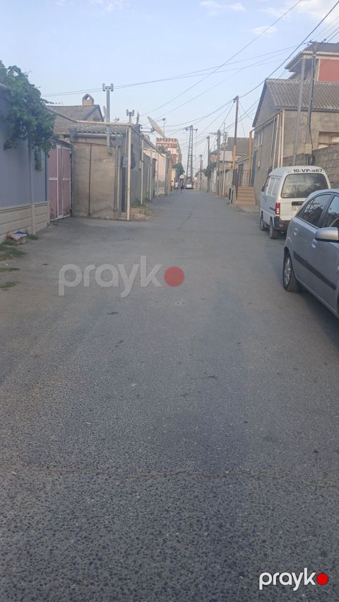 Salam ev bilecerde duz sev al marketin yanind yerlesir 1 otaq kuxna