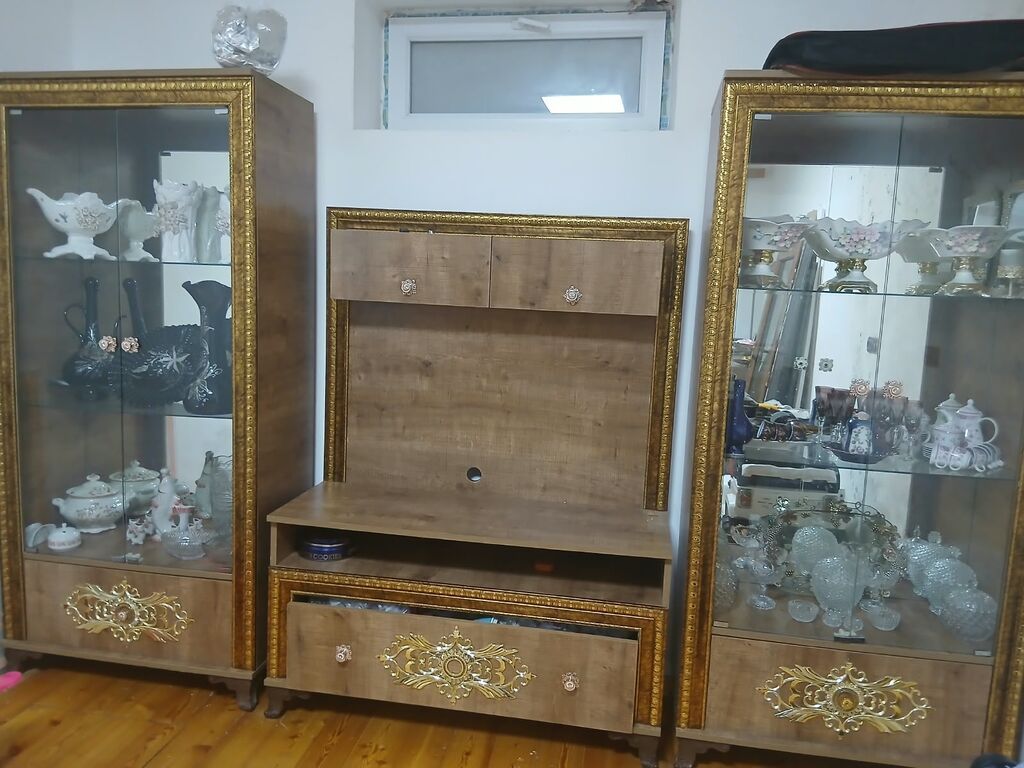 Qonaq otağı üçün klassik dəst – vitrinlər, TV stendi və bufet güzgü — Mebel, Bakı (3)