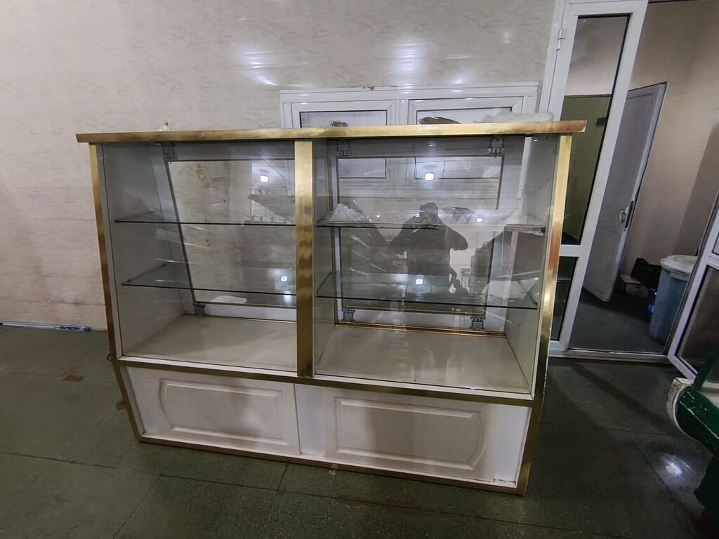 1.50 sn vitrin satılır – 100 manat. - Ölçü: təxminən 1.50 m en - — Mallar, Bakı