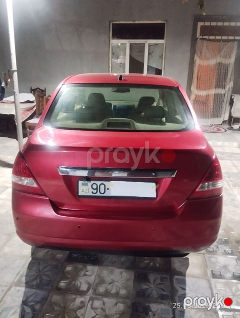 Nissan Tiida: 1.6 l | 2008 il Sedan