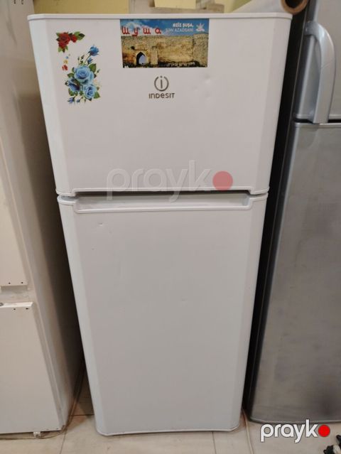 Indesit iki qapılı soyuducu - Üst kamera: dondurucu bölmə