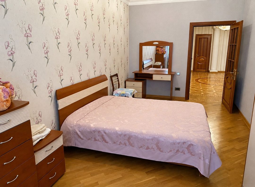 İcarəyə verilir 4 otaqlı yeni tikili 220 m² — Mənzil, Bakı (4)