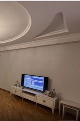Tv altlıgı cox ideal vəziyyətdədir.Kilim mebelden alınıb.köç səbəbiylə — Mebel