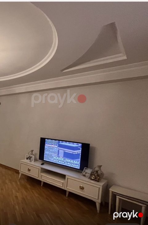 Tv altlıgı cox ideal vəziyyətdədir.Kilim mebelden alınıb.köç səbəbiylə