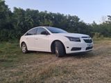Chevrolet Cruze sedan - Kuzov: ağ rəng, 4 qapılı sedan, arxa — Otomobil