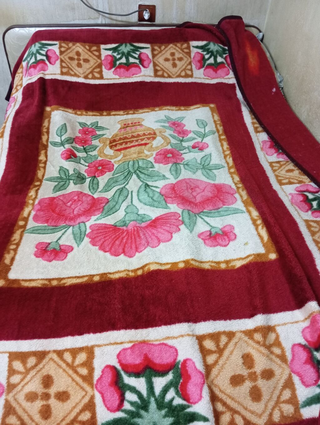 Iki nəfərlik taxt satılır işləmişdir 1 ildir alınıb bazalidir baş — Tekstil, Digah (2)