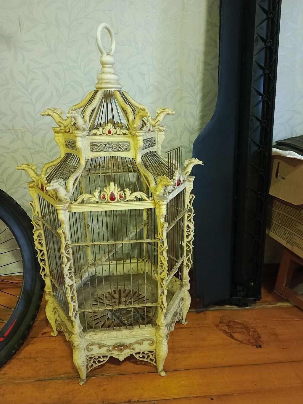 Dekorativ “fantaziya” üslubunda işlənmiş quş qəfəsi - Material: metal — Qəfəslər, Bakı (4)