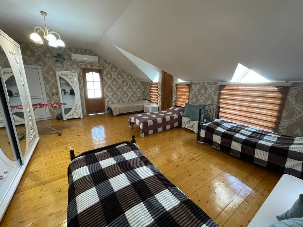 Geniş mansard tipli yataq otağı icarəyə verilir. Xüsusiyyətlər: - — Daşınmaz əmlak, Bakı (4)