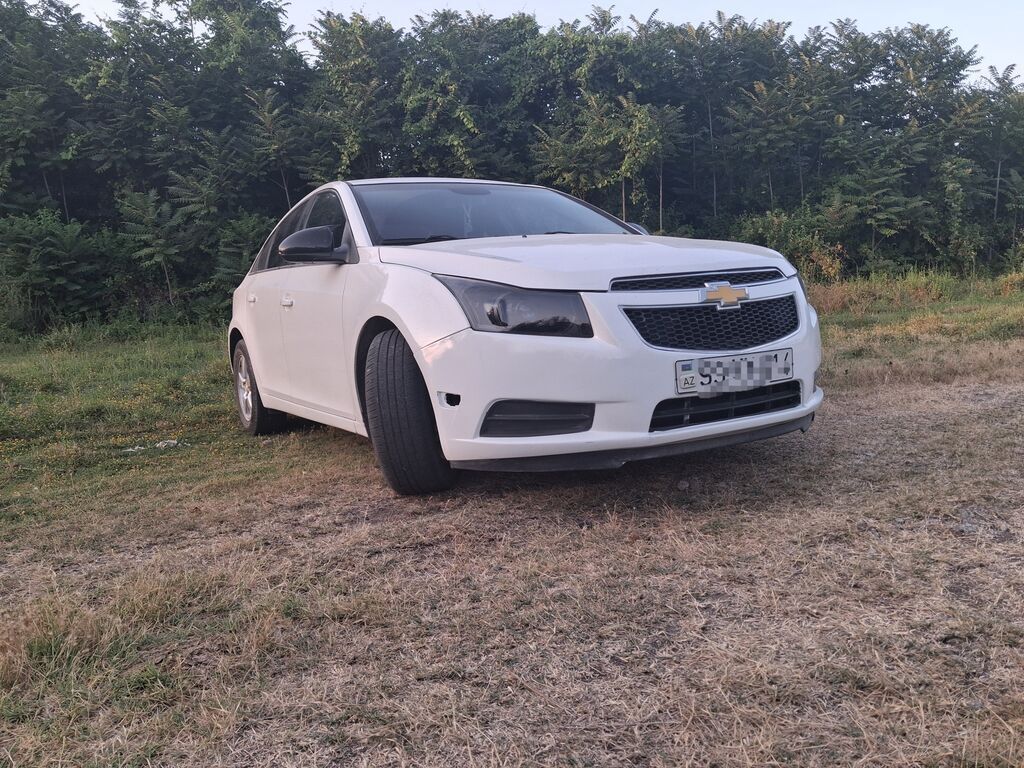 Chevrolet Cruze sedan - Kuzov: ağ rəng, 4 qapılı sedan, arxa — Avto, Bakı (2)