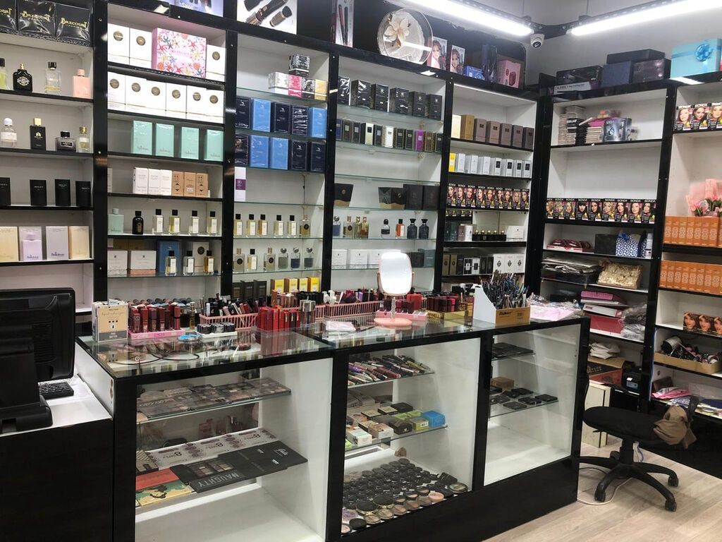 Həzi Aslanov metrosunun cixisinda parfumeryiya magazasi satilir.Hazir — Hazır biznes, Bakı (4)