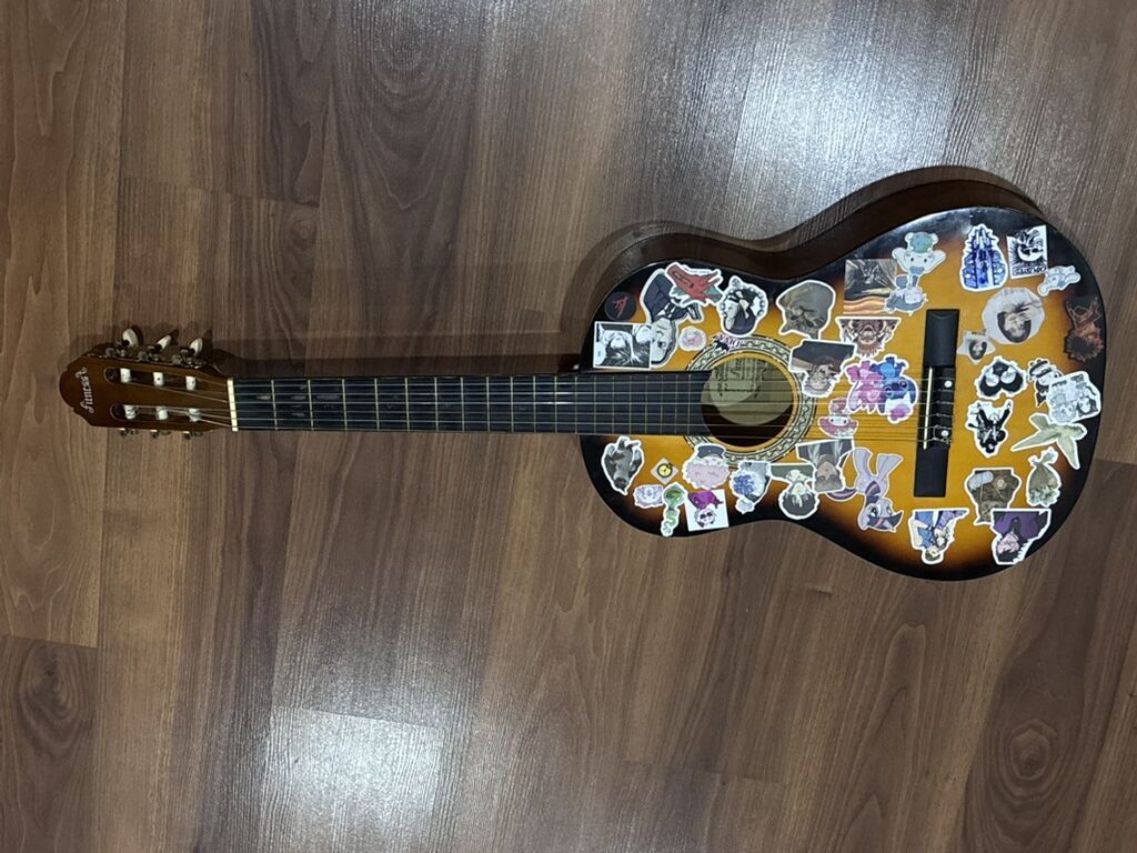Klassik akustik gitara – sunburst (bal rəngi-qarmaqarışıq) korpus — Mallar, Digah