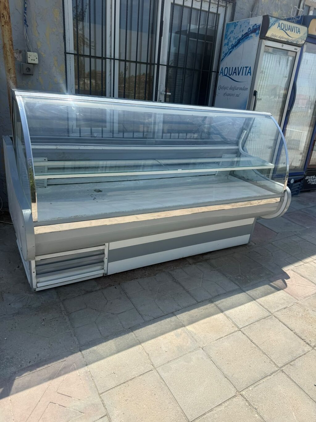 2 metrlk soyuducu vitrin 350 Azn. Arxası 2 qapılıdır.Tam işləkdir heç — Mallar, Bakı