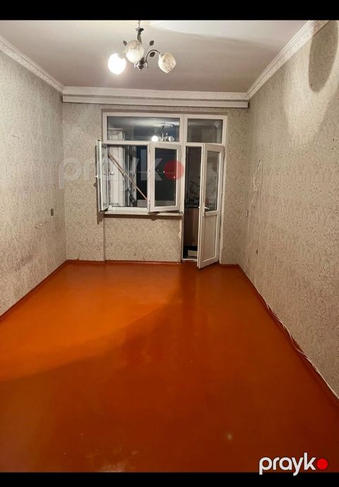 1 otaqlı mənzil (otaq+balkon görüntüləri) - Geniş, işıqlı otaq;