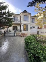 Satılır 6 otaqlı həyət evi/bağ evi 190 m² — Дом, вилла