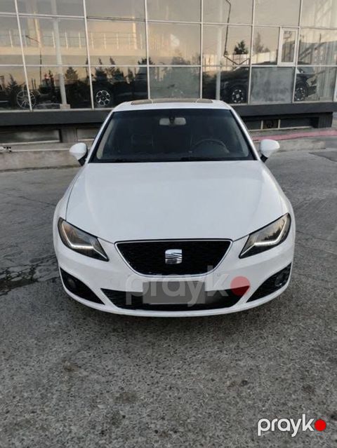 Seat : 2 l | 2012 il 303000 km Sedan